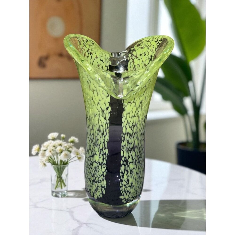 Lime Green Amethyst Purple Flared Edge Art Glass Murano Style Vase - Picture 4 of 10